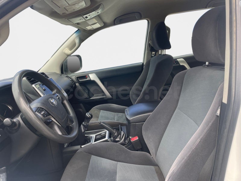 Toyota Land Cruiser 2020 — photo 8