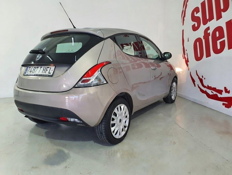 Lancia Ypsilon 2011 — photo 7