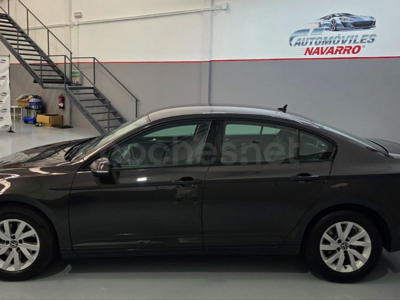 Volkswagen Passat 2022 — photo 5