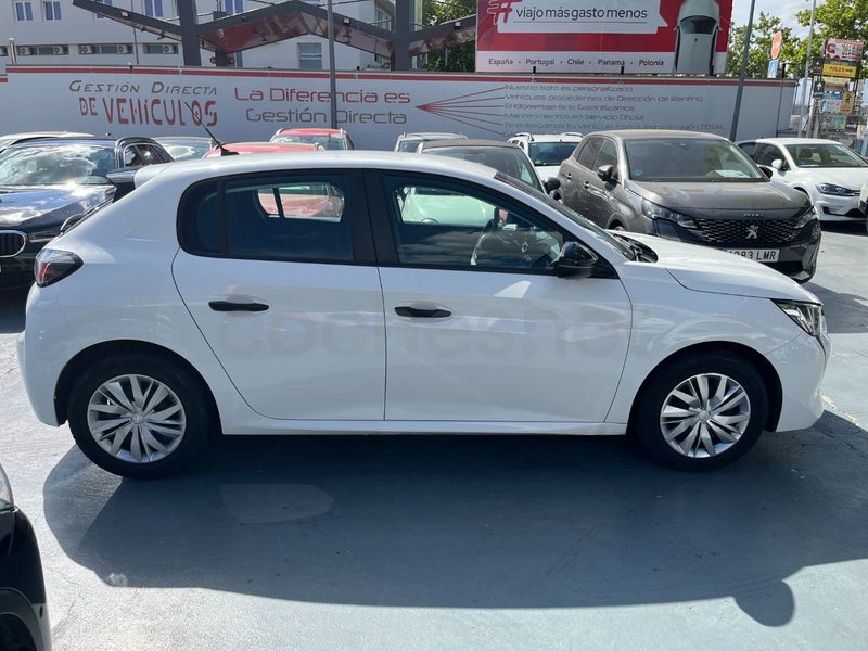 Peugeot 208 2022 — photo 3