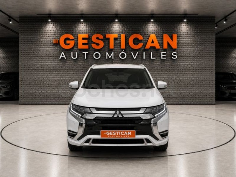 Mitsubishi Outlander 2021 — photo 3