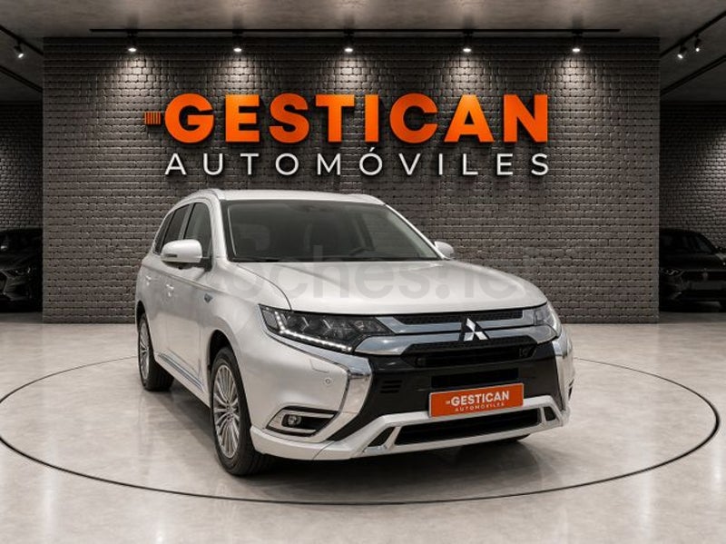 Mitsubishi Outlander 2021 — photo 4