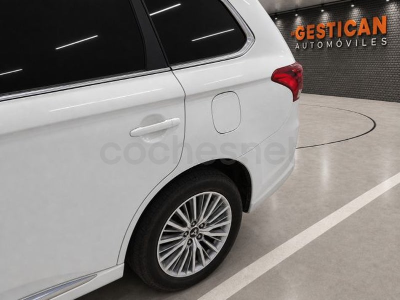Mitsubishi Outlander 2021 — photo 8